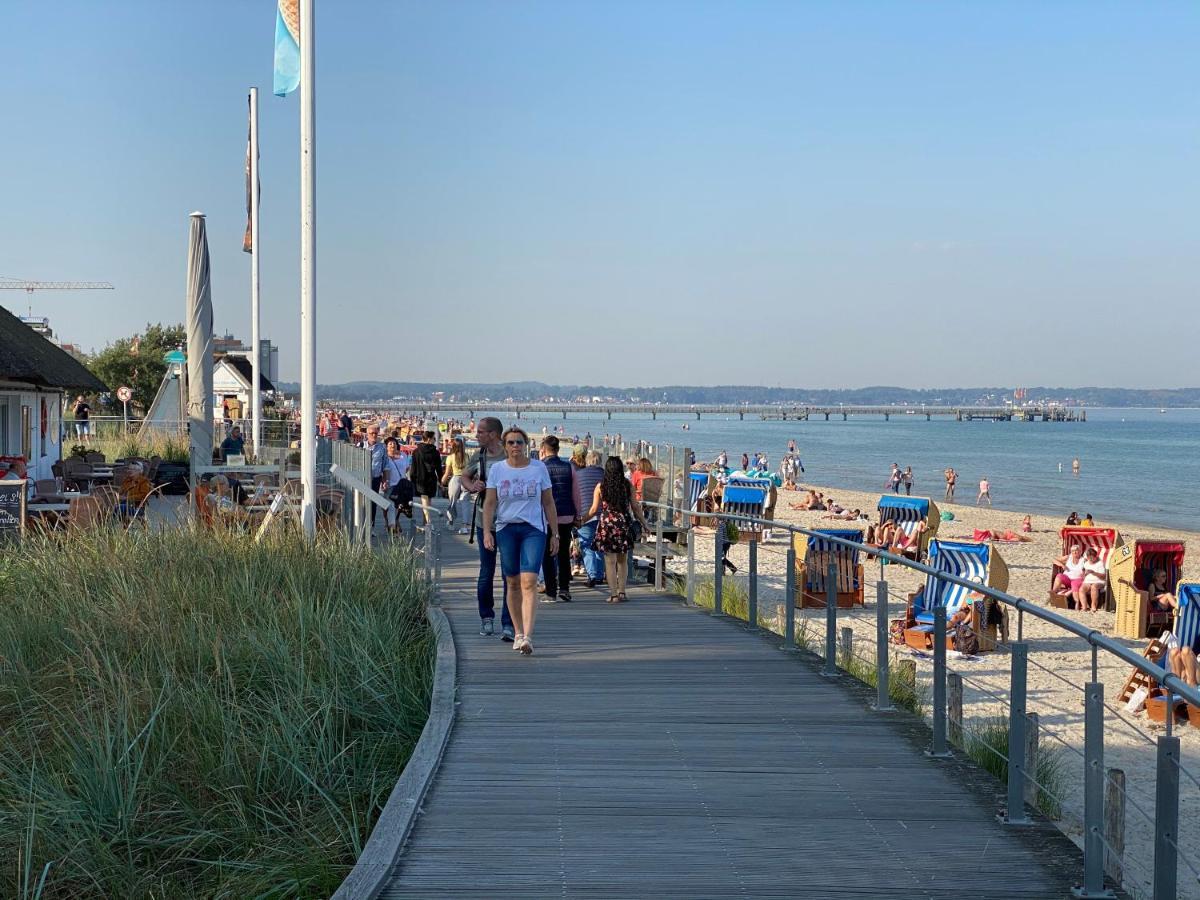 Moderne 3-Zi-Wohnung Mit Meerblick Direkt Am Strand Scharbeutz Luaran gambar